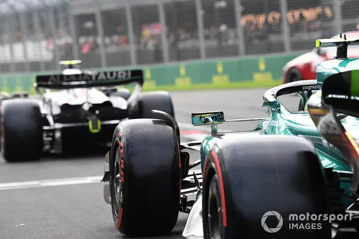 Fernando Alonso, Aston Martin AMR23, sale de boxes