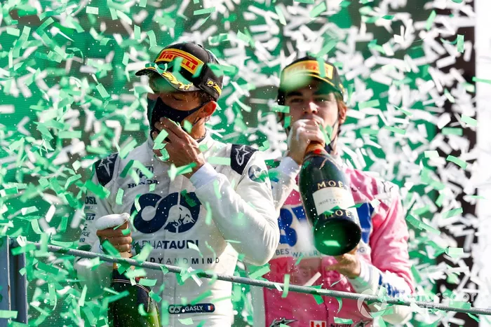 Podio: ganador Pierre Gasly, AlphaTauri, y tercer lugar Lance Stroll, Racing Point