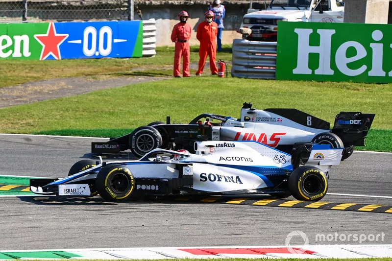 George Russell, Williams FW43 se va de largo y Romain Grosjean, Haas VF-20 