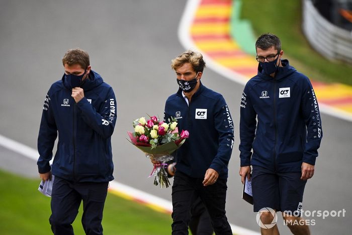 Pierre Gasly, AlphaTauri camina por el circuito