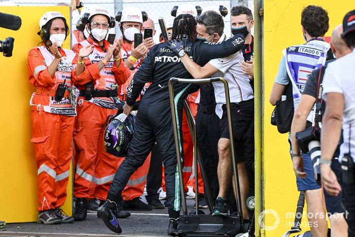 Ganador Lewis Hamilton, Mercedes-AMG F1 celebra en Parc Ferme