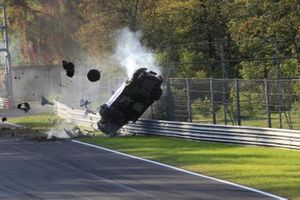 #312 Ombra Racing, Porsche 991 4.0: Leonardo Caglioni, Adriano Pan, big crash