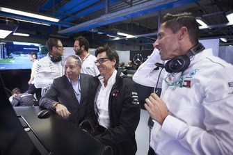 Jean Todt, President, FIA, talks to Toto Wolff, Executive Director (Business), Mercedes AMG