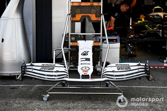 El alerón delantero del Mercedes AMG F1 W10 con la nueva decoración