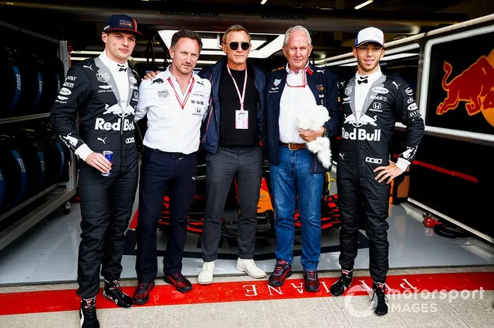 Max Verstappen, Red Bull Racing, Christian Horner, Team Principal, Red Bull Racing, Daniel Craig, Helmut Markko, y Pierre Gasly, Red Bull Racing 