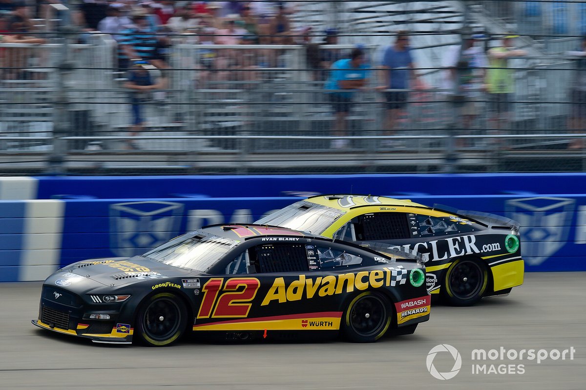 Ryan Blaney, Team Penske, Advance Auto Parts Ford Mustang and Josh Bilicki, Spire Motorsports, Zeigler Auto Group Chevrolet Camaro