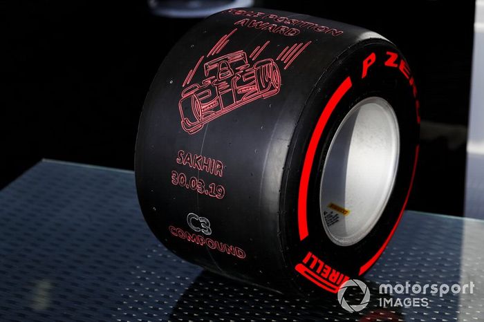 El trofeo Pirelli a la pole