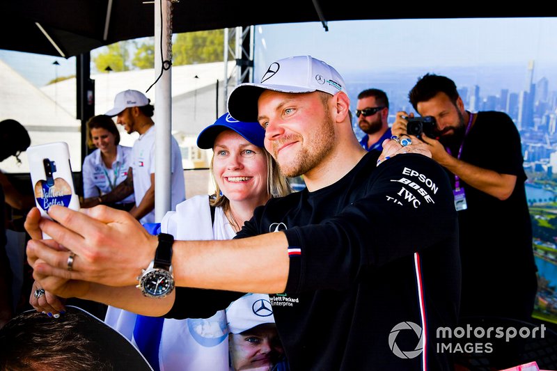 Valtteri Bottas, Mercedes AMG F1 poses for a selfie with a fan