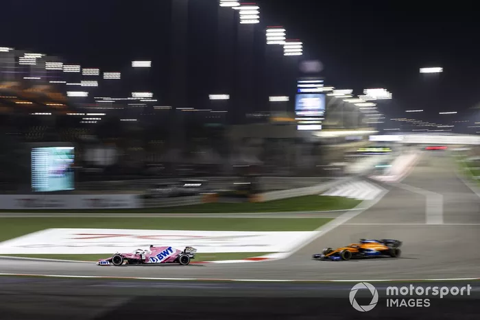 Sergio Pérez, Racing Point RP20, Carlos Sainz Jr., McLaren MCL35