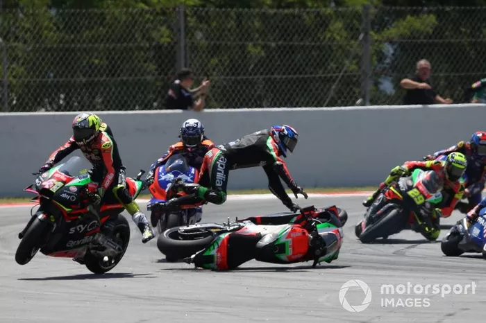 Bradley Smith, Aprilia Racing Team Gresini choca con Aleix Espargaro, Aprilia Racing Team Gresini