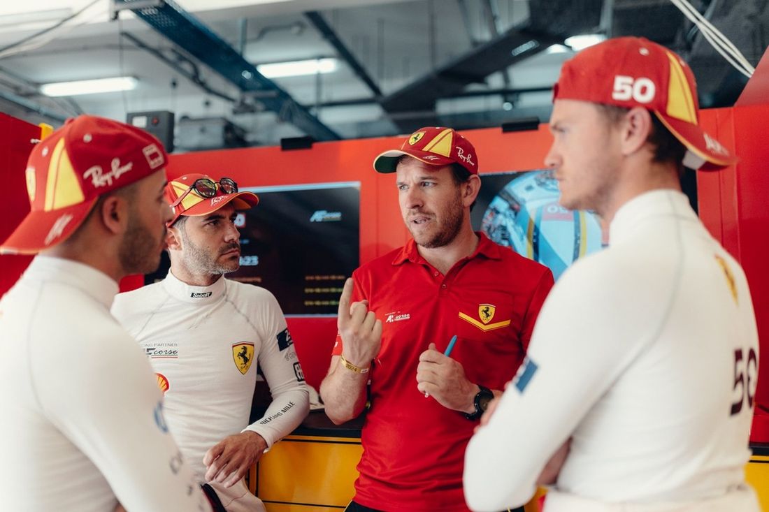 Damien Augier, ingeniero de carrera de Ferrari AF Corse con Antonio Fuoco, Miguel Molina, Nicklas Nielsen