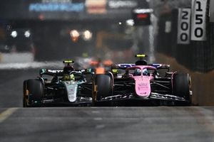 Pierre Gasly, Alpine A524, Lewis Hamilton, Mercedes F1 W15