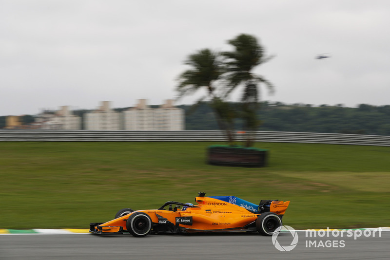 Alonso uit zijn frustraties richting McLaren