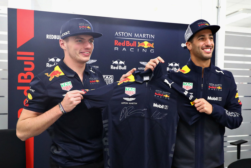 Daniel Ricciardo, Red Bull Racing et Max Verstappen, Red Bull Racing posent pour une photo