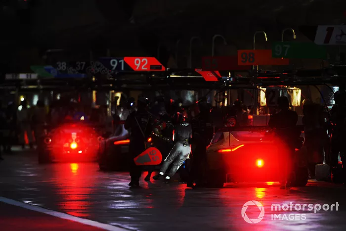 Acción en el pitlane
