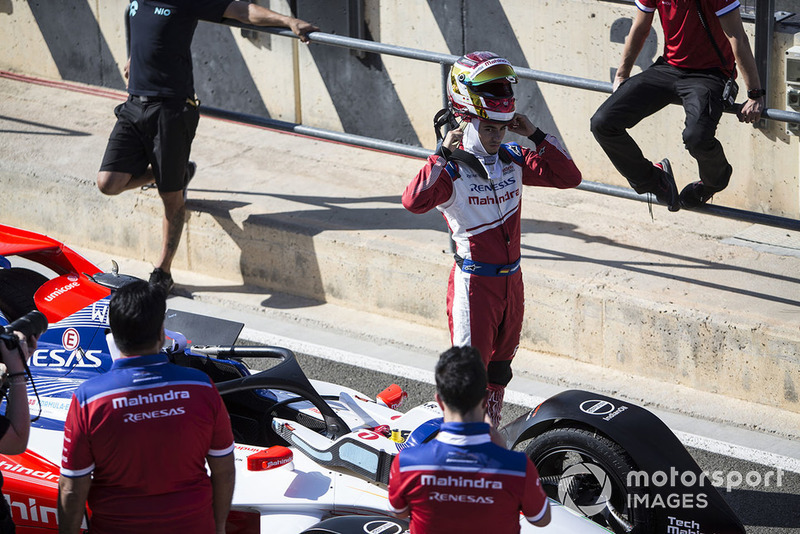 Pascal Wehrlein, Mahindra Racing, M5 Electro removes his helmet