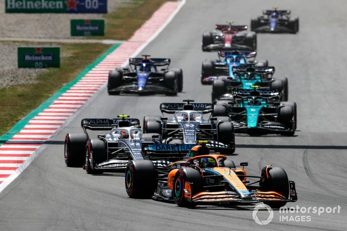 Lando Norris, McLaren MCL36, Yuki Tsunoda, AlphaTauri AT03, Pierre Gasly, AlphaTauri AT03 