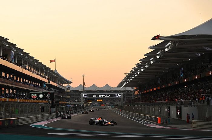 Esteban Ocon, Haas F1 Team, Isack Hadjar, Racing Bulls Team