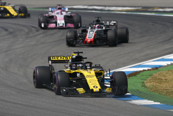 Nico Hulkenberg, Renault Sport F1 Team R.S. 18, leads Romain Grosjean, Haas F1 Team VF-18, and Sergio Perez, Force India VJM11
