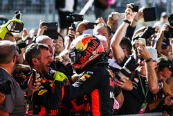 Max Verstappen, Red Bull, viert feest met zijn team in Parc Ferme