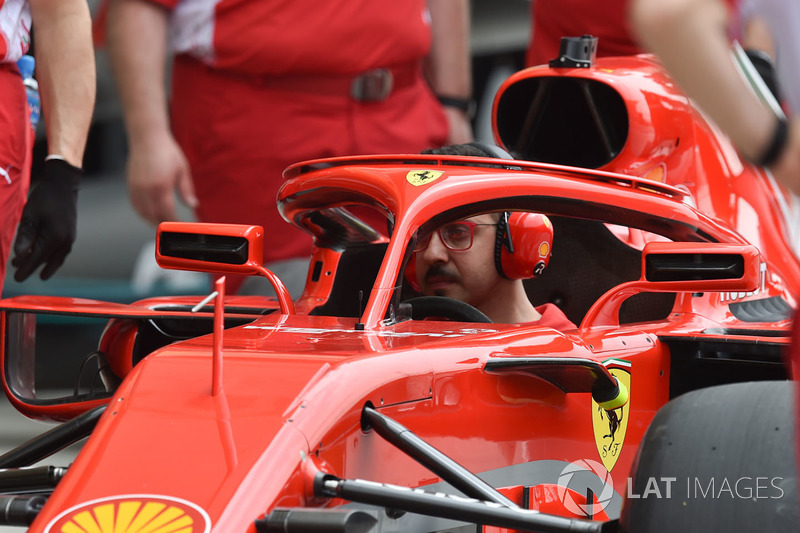 Mécanicien dans la Ferrari SF71H