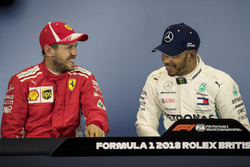 Sebastian Vettel, Ferrari en Lewis Hamilton, Mercedes-AMG F1 in de persconferentie
