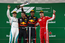 Podium: race winner Daniel Ricciardo, Red Bull Racing, second place Valtteri Bottas, Mercedes-AMG F1