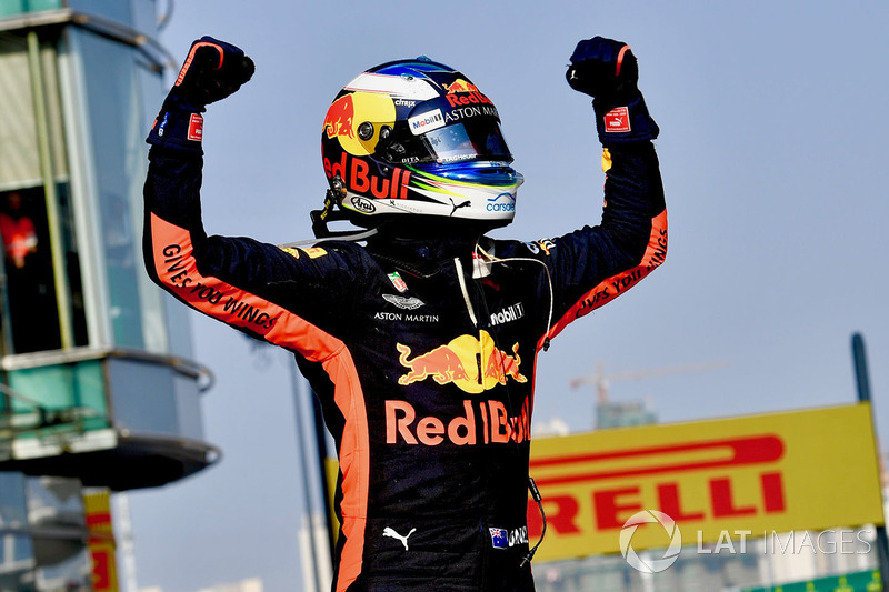 Ganador de la carrera  Daniel Ricciardo, Red Bull Racing celebra en parc ferme