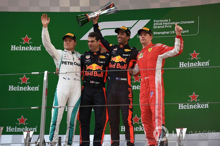 Valtteri Bottas, Mercedes-AMG F1, Daniel Ricciardo, Red Bull Racing y Kimi Raikkonen, Ferrari en el podio