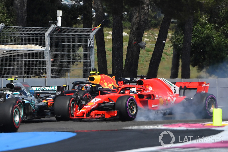 Sebastian Vettel, Ferrari SF-71H locks up and hits Valtteri Bottas, Mercedes-AMG F1 W09