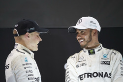 Podio: il secondo classificato Lewis Hamilton, Mercedes AMG F1, il vincitore della gara Valtteri Bot