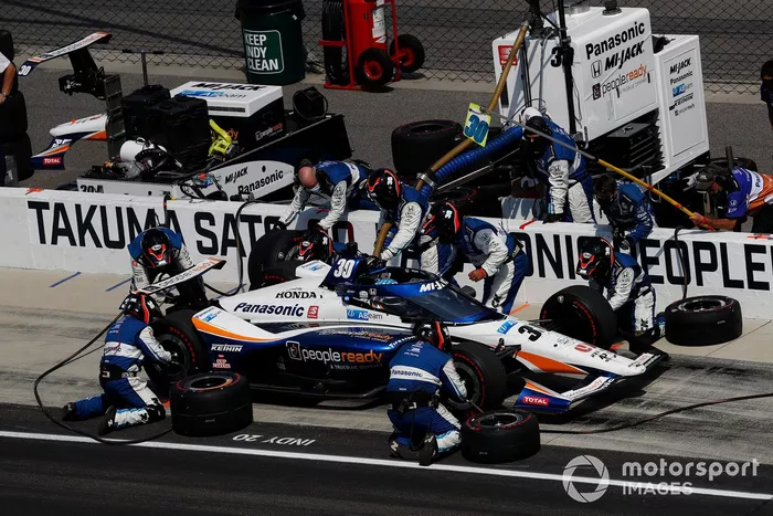 Takuma Sato, Rahal Letterman Lanigan Racing Honda, pit stop