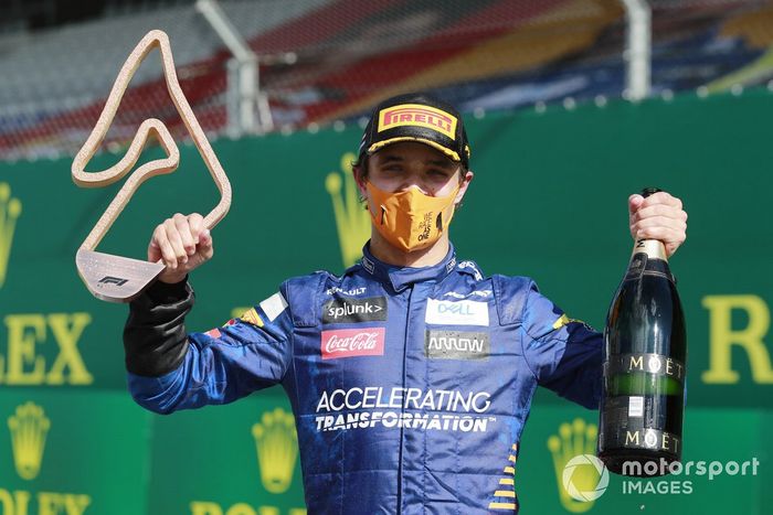 Podio: tercer lugar Lando Norris, McLaren celebra 