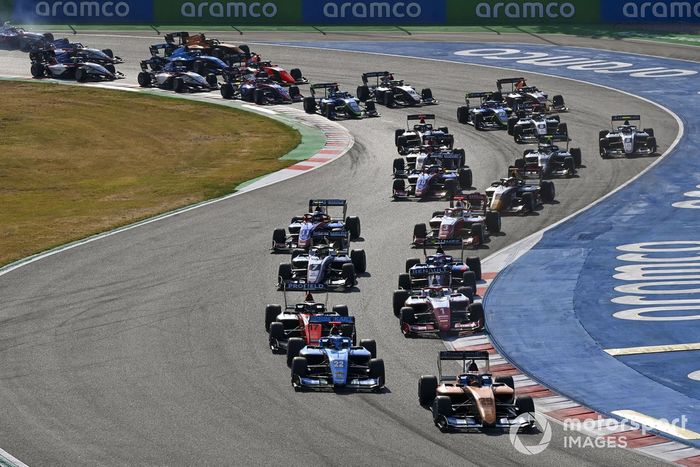 Arrancada Alexander Peroni, Campos Racing , Matteo Nannini, Jenzer Motorsport, Richard Verschoor, MP Motorsport, Oscar Piastri, Prema Racing