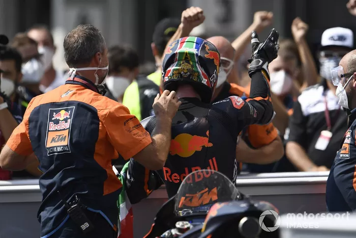 Ganador de la carrera Brad Binder, Red Bull KTM Factory Racing