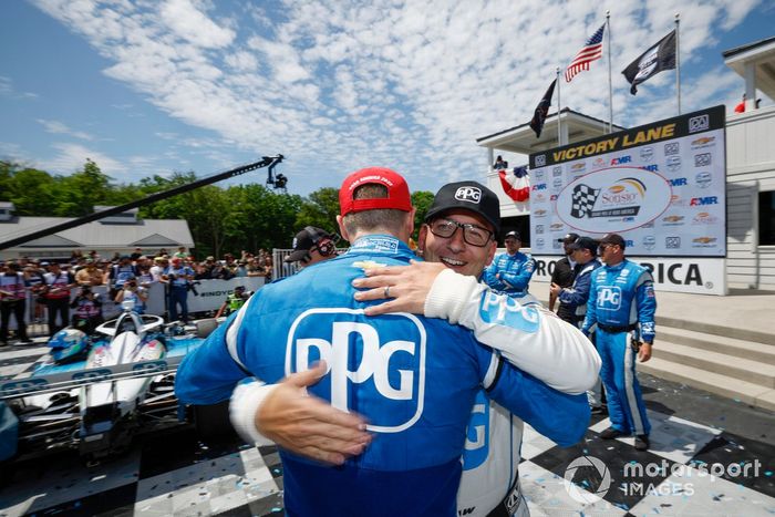 Josef Newgarden, Team Penske Chevrolet, podio, celebración del equipo