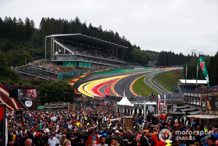 Una vista de Eau Rouge
