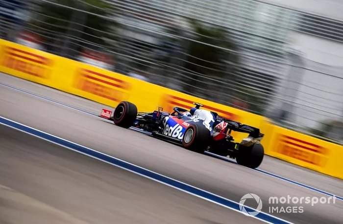 14º: Pierre Gasly, Toro Rosso STR14: +1'10.076	