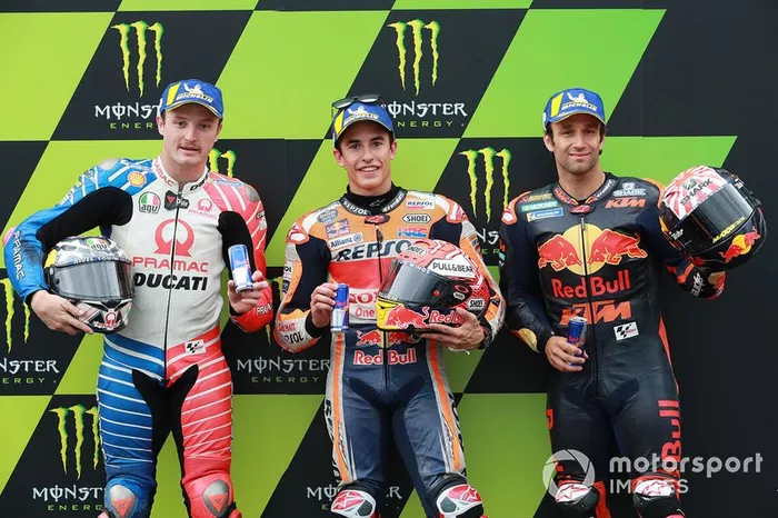 Ganador de la pole Marc Márquez, Repsol Honda Team, segundo clasificado Jack Miller, Pramac Racing, tercer clasificado Johann Zarco, Red Bull KTM Factory Racing
