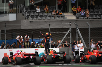 Winnaar Max Verstappen, Red Bull Racing viert feest in parce ferme