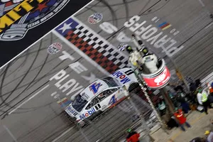 Kevin Harvick, Stewart-Haas Racing, Ford Fusion Mobil 1 takes the checkered flag and win