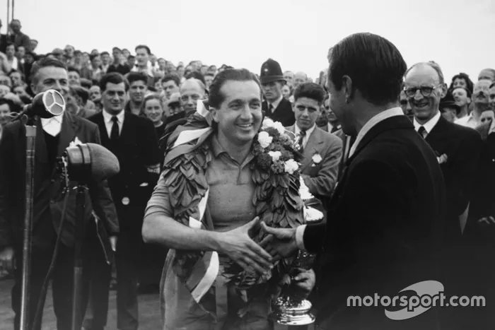 Alberto Ascari iguala Fangio em 1952