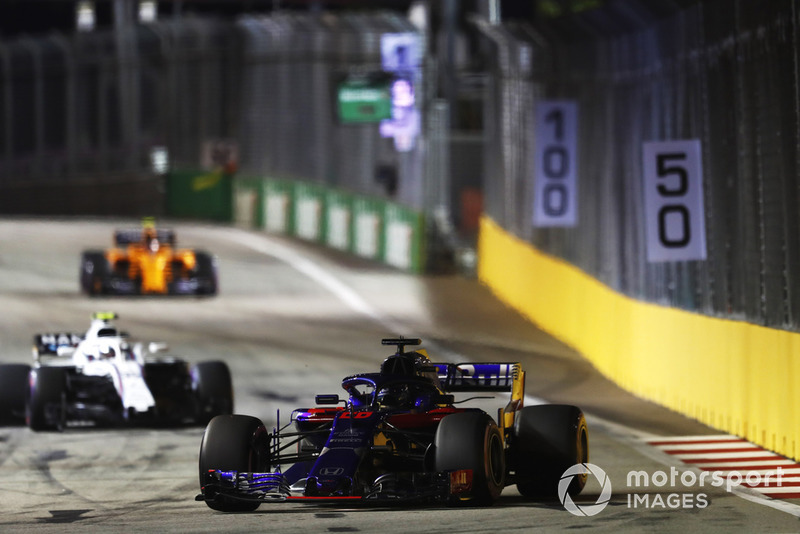 Hartley se queja de que Sirotkin le ha echado contra el muro