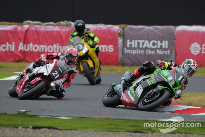 #11 Kawasaki Team GREEN y #21 YAMAHA FACTORY RACING TEAM