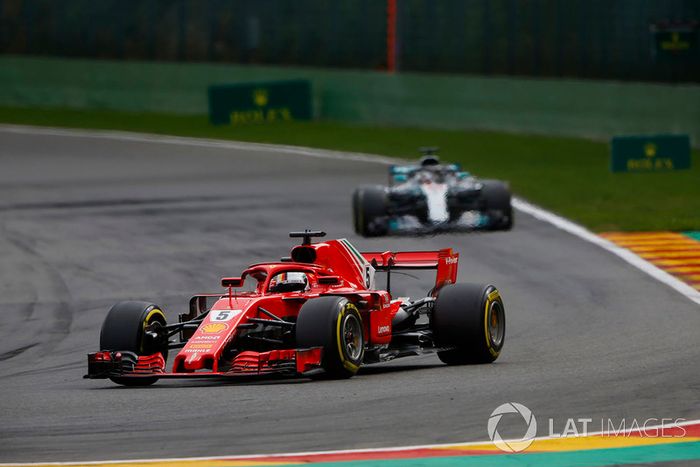 Sebastian Vettel, Ferrari SF71H, Lewis Hamilton, Mercedes AMG F1 W09