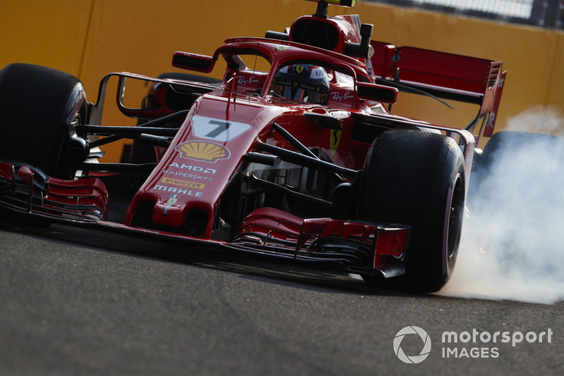 Kimi Raikkonen, Ferrari SF71H, locks-up a front wheel