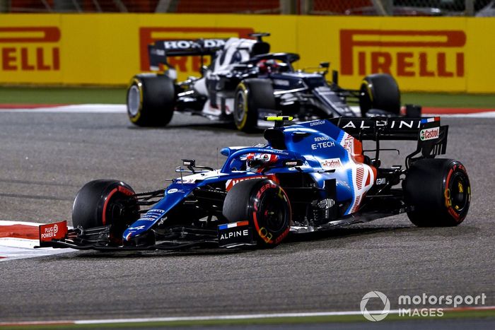 Esteban Ocon, Alpine A521, Yuki Tsunoda, AlphaTauri AT02