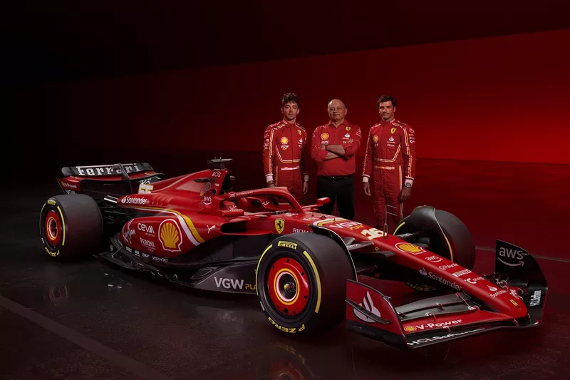 Charles Leclerc, Frederic Vasseur, Team Principal e Direttore Generale, Scuderia Ferrari, Carlos Sainz, Ferrari