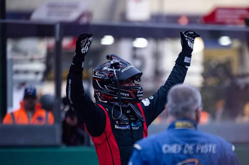 Pole sitter #6 Porsche Penske Motorsport Porsche 963 : Kevin Estre