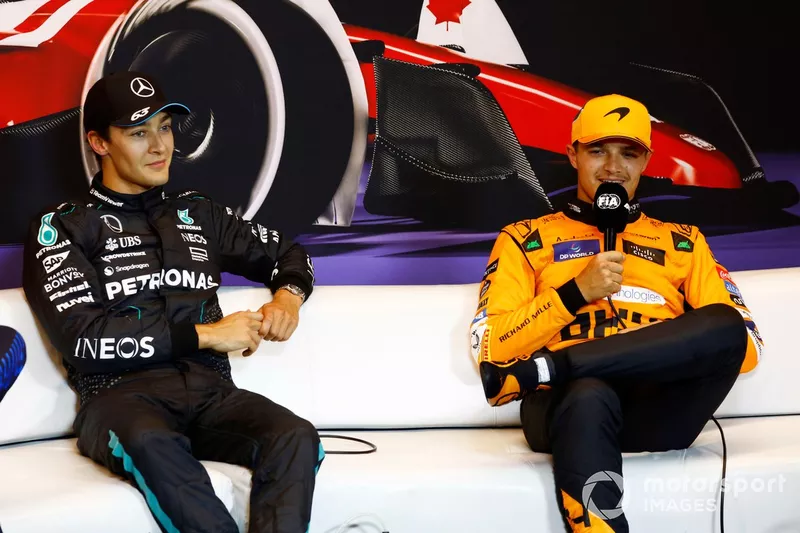 George Russell, Mercedes-AMG F1 Team, et Lando Norris, McLaren F1 Team, lors de la conférence de presse d'après qualification.